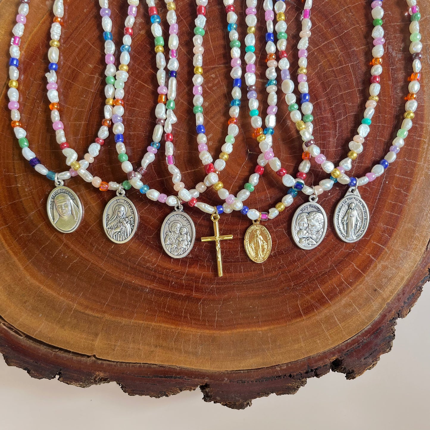 Pearl Necklace with Holy Medal of your choice